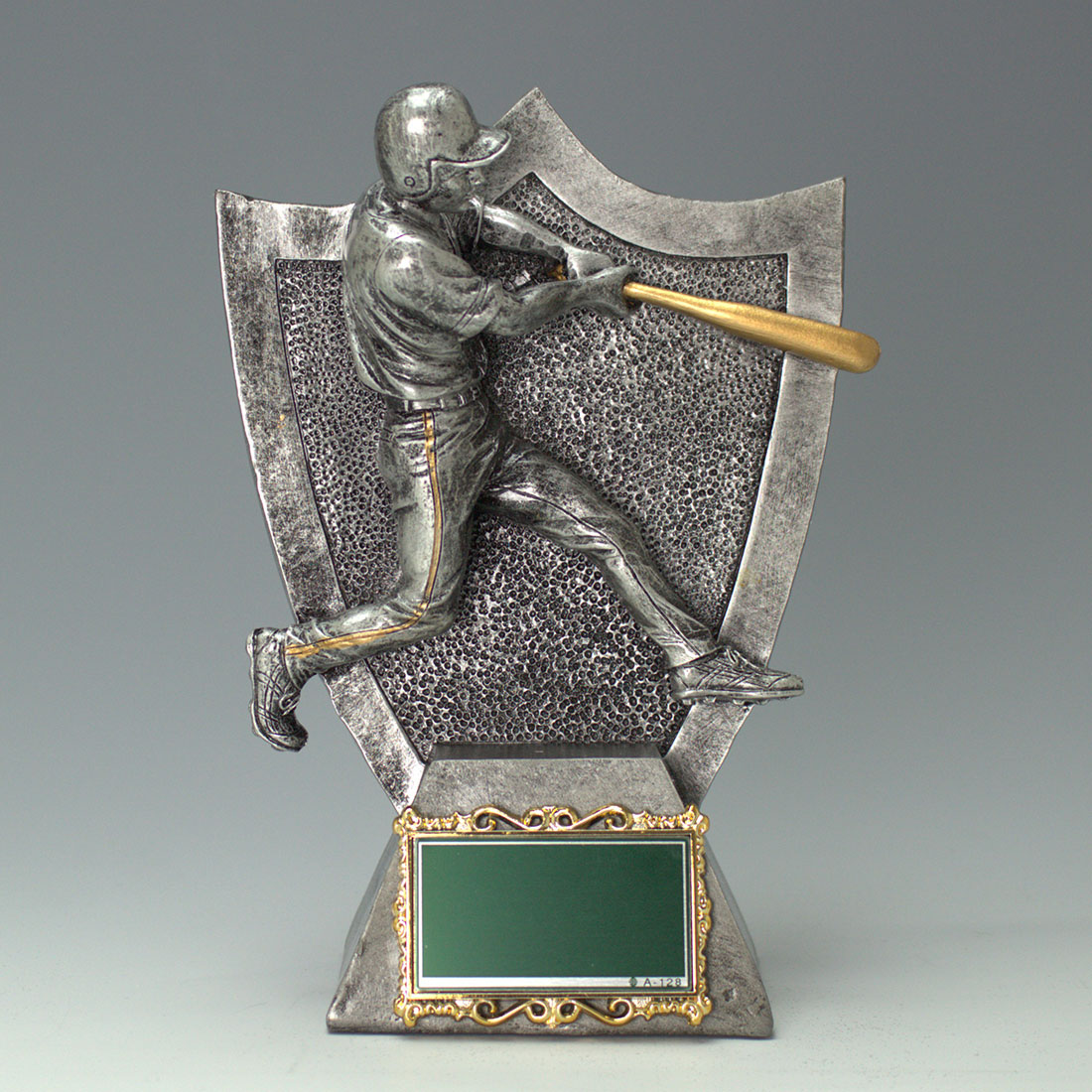 卒団・卒業 卒部記念品 野球専用 SWS-5169 レリーフを装着したガラス製の野球表彰楯です。レリーフはアンチモニー製です。下のプレートにはお好きな文字を彫刻させていただきます。Aサイズは高さ205mm横幅175mm　重量：約2.400g、Bサイズは高さ160mm横幅145mm　重量：約1.200g、Cサイズは高さ140mm横幅120mm　重量：約890gです。